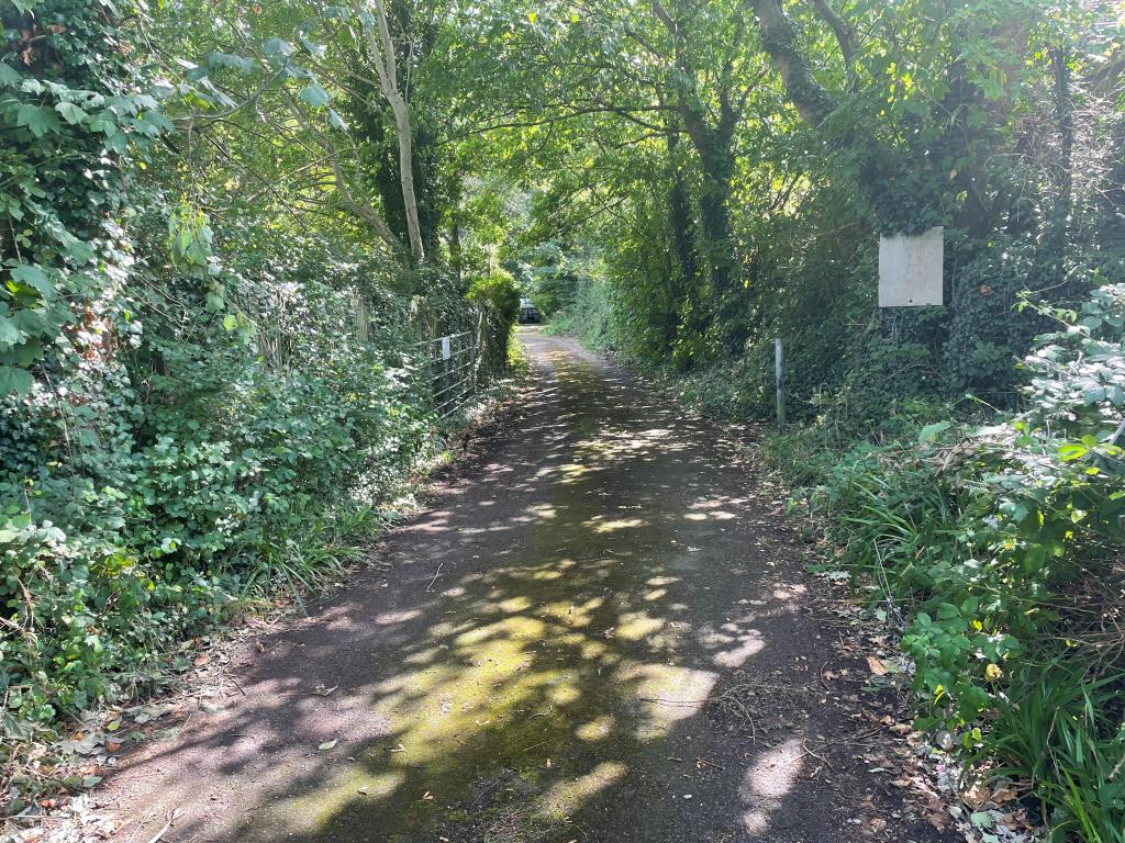 Lot: 8 - FREEHOLD COMMERCIAL OPPORTUNITY WITH POTENTIAL IN FAVOURED SOUTH DOWNS LOCATION - Private drive accessed from Edburton Road